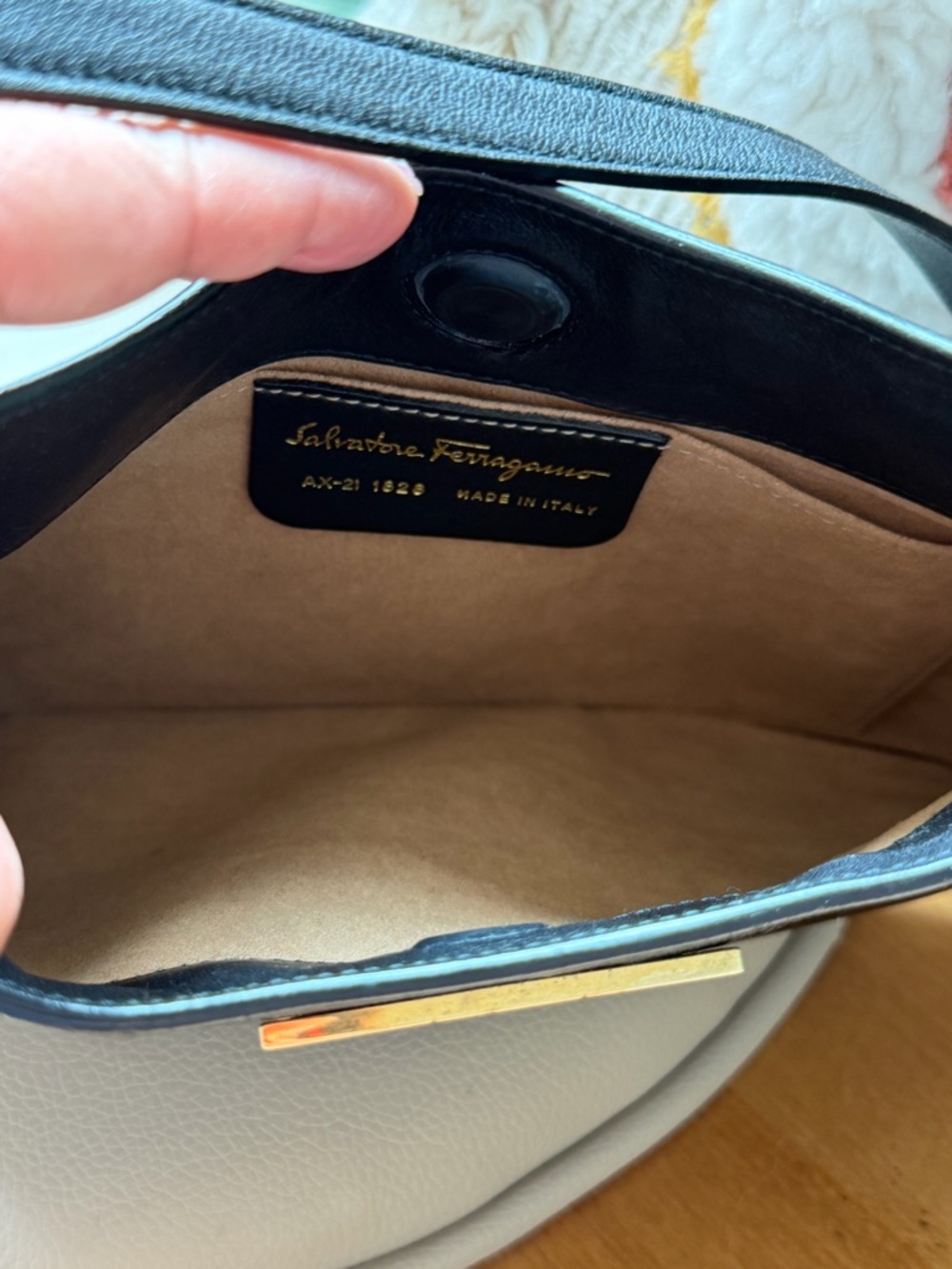 Salvatore Ferragamo Black Leather Shoulder Bag with Signature gold ring logo. - Picture 5 of 9